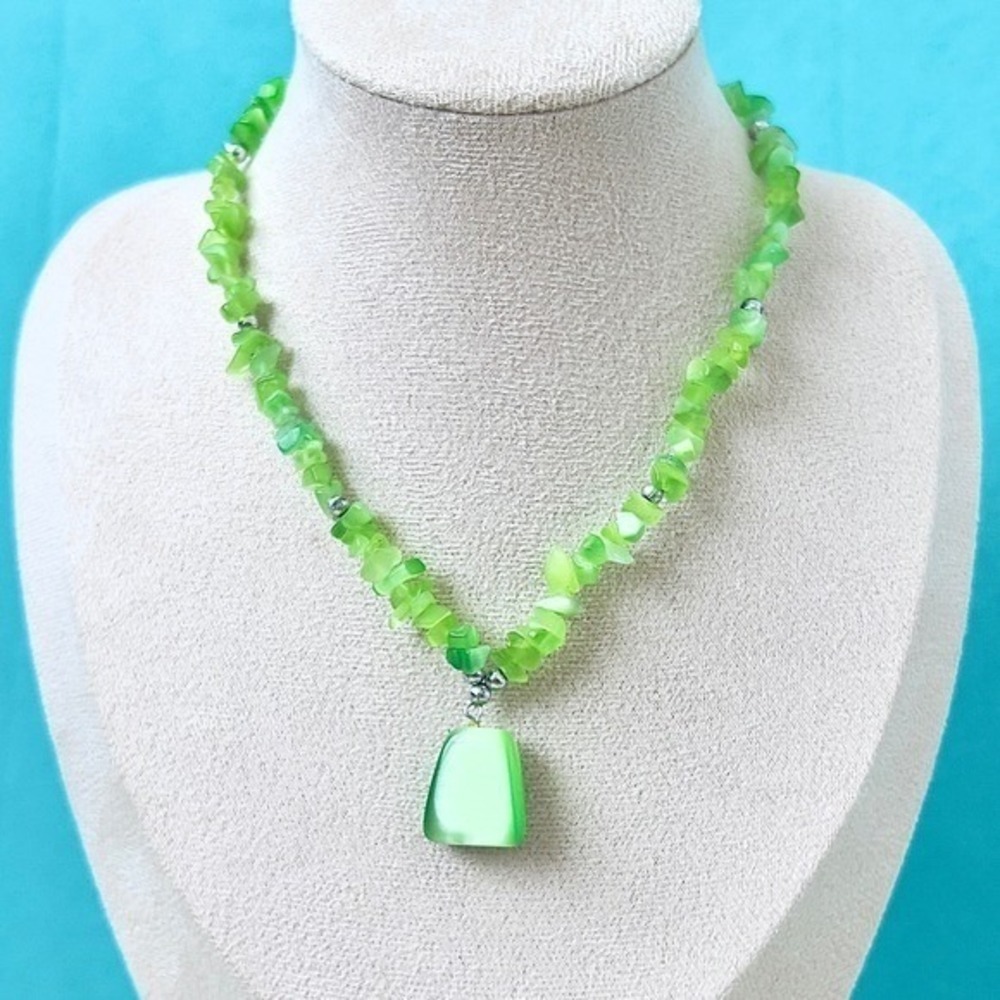 Lime Green Cat's Eye Chip Beads Pendant Necklace Gemstone Silver Tone 14.5in